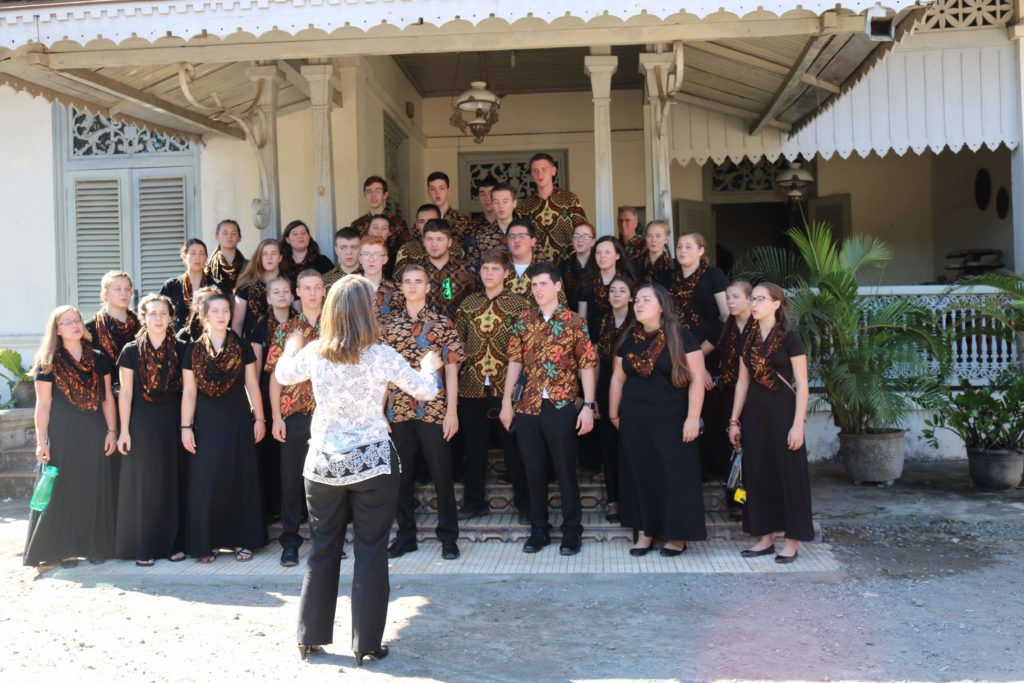 Rosemary Blessing leads the choir in singing at the palace of Prince Dipokusomo of the Surakarta Sultanate. Photo by Beth Hake.